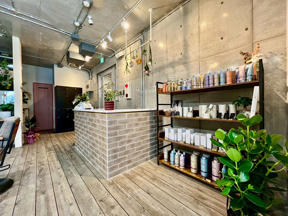 ULUA　三鷹店